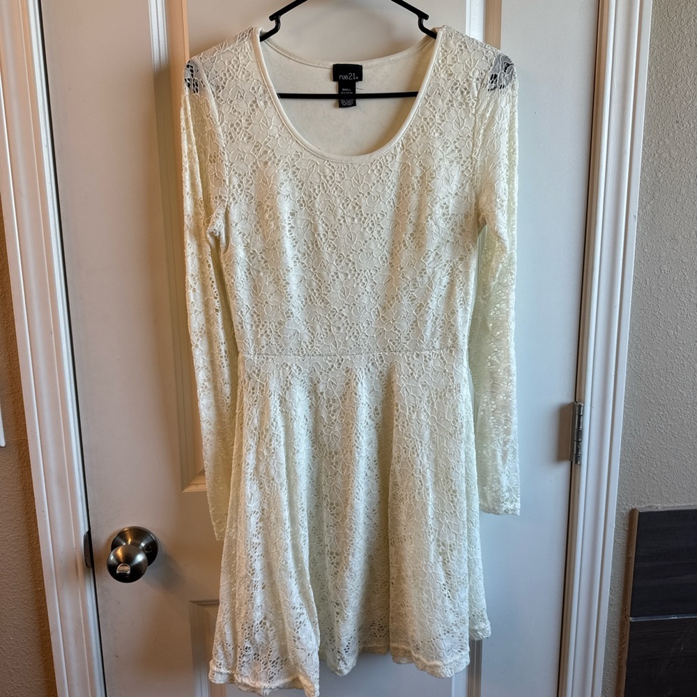 Rue21 Cream Lace Long Sleeve Dress